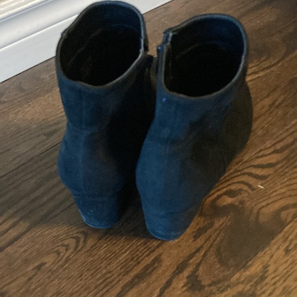 Size 9 black suede boots wore a few times - Picture 4 of 4